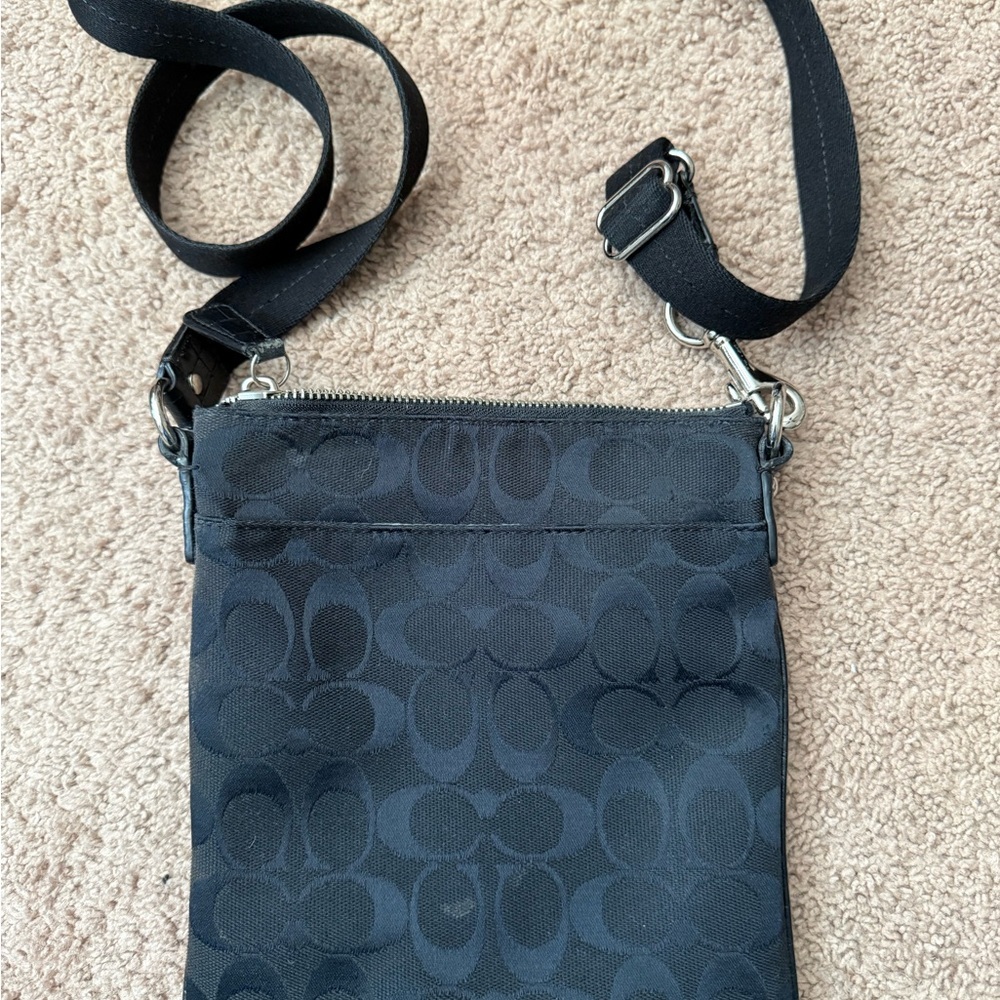 Women’s Coach signature canvas swingpack crossbody bag - Picture 2 of 4